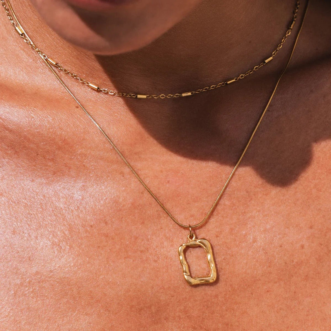 Mix de Colares Pingente Abstrato Banhado em Ouro 18K